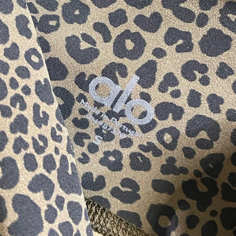 ALO High Waisted Cheetah Animal Print Vapor Leggings